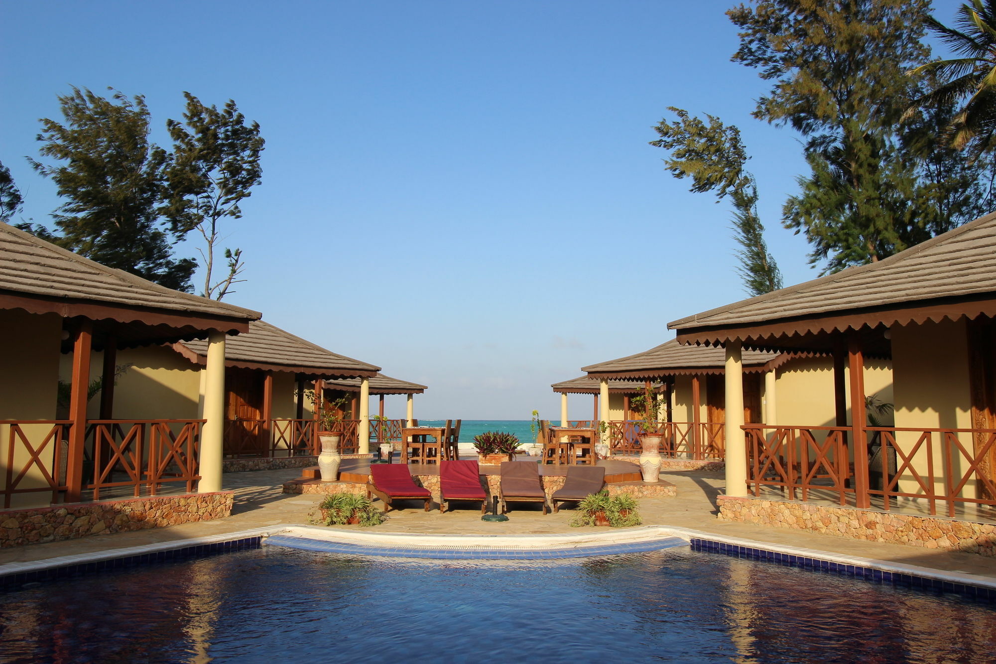 Pili Pili Ocean Blue Hotel Paje Bagian luar foto